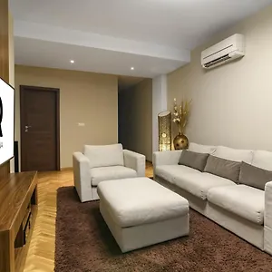 Apartment Beachfront 3-bedroom With Jaccuzi And Barbecue In The Back, Varna